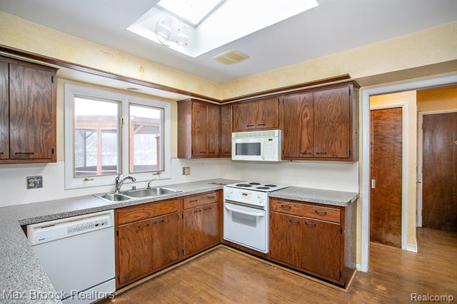 Builiding view twelve for 31310 E Stonewood, Farmington, MI. 48334