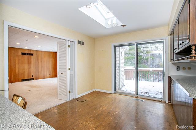 Builiding view twenty one for 31310 E Stonewood, Farmington, MI. 48334