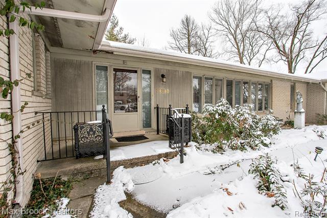 Builiding view two for 31310 E Stonewood, Farmington, MI. 48334