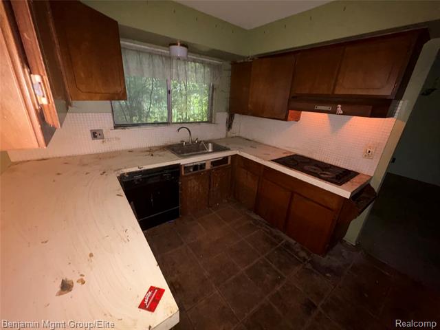 Builiding view eight for 30301 Spring River, Southfield, MI. 48076