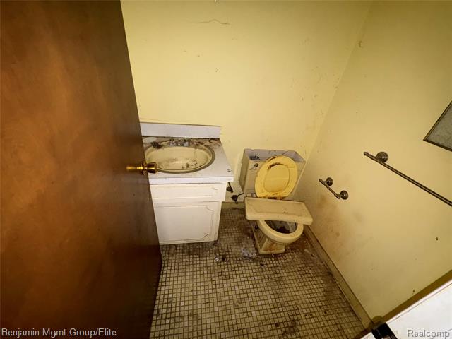 Builiding view fifteen for 30301 Spring River, Southfield, MI. 48076