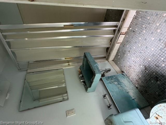 Builiding view seventeen for 30301 Spring River, Southfield, MI. 48076