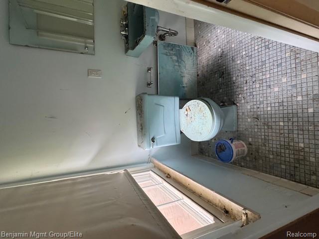 Builiding view sixteen for 30301 Spring River, Southfield, MI. 48076