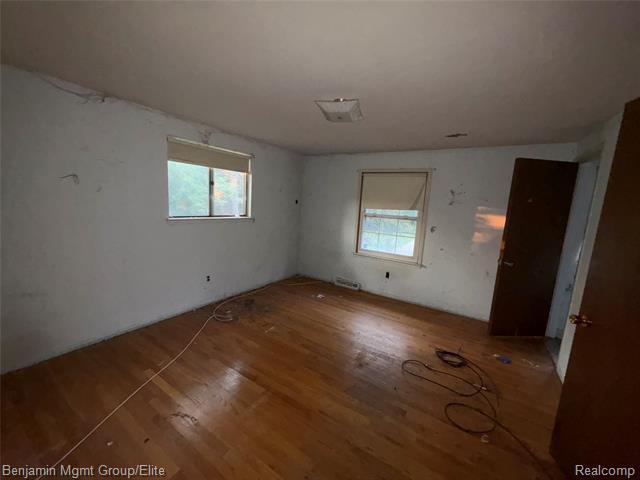 Builiding view thirteen for 30301 Spring River, Southfield, MI. 48076