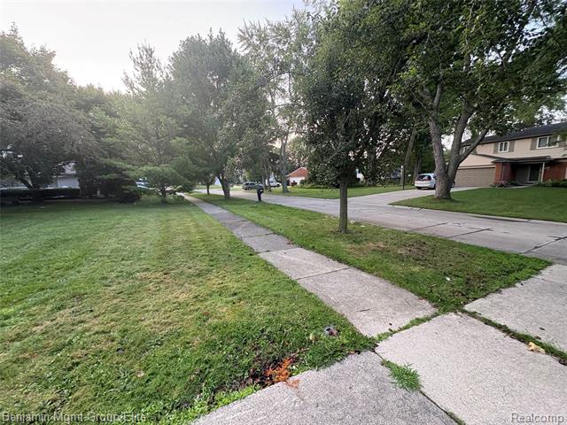 Builiding view three for 30301 Spring River, Southfield, MI. 48076