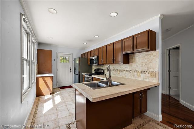 Builiding view nine for 30475 Brentwood, Southfield, MI. 48076