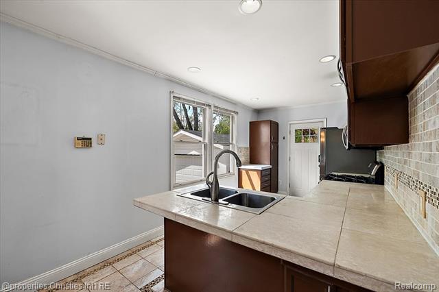 Builiding view ten for 30475 Brentwood, Southfield, MI. 48076
