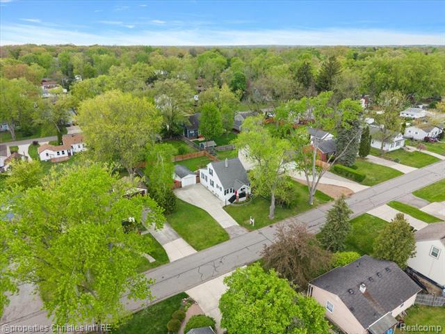 Builiding view thirty eight for 30475 Brentwood, Southfield, MI. 48076