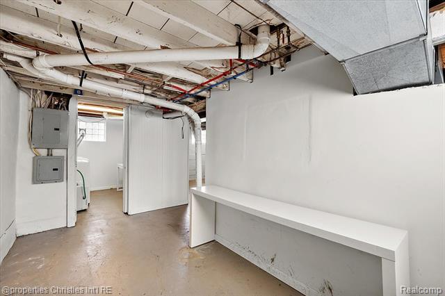 Builiding view thirty for 30475 Brentwood, Southfield, MI. 48076