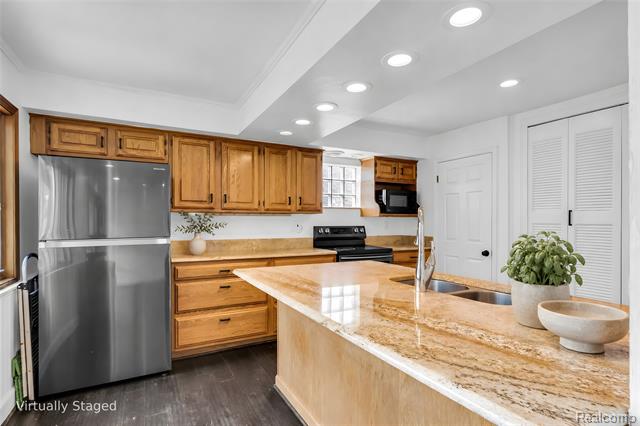 Builiding view seven for 3015 Bembridge, Royal Oak, MI. 48073