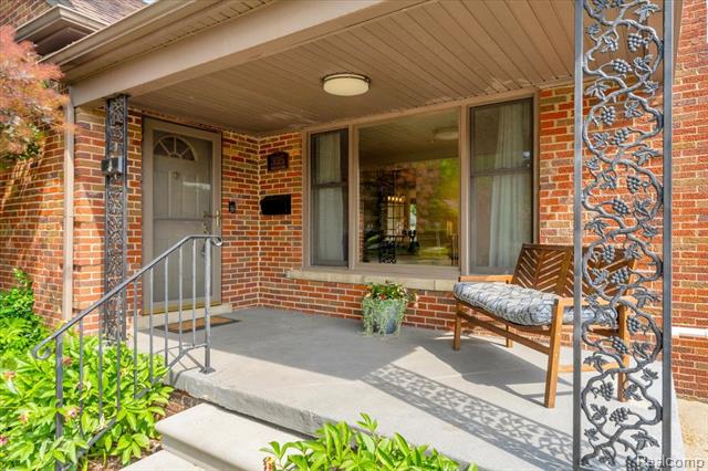 Builiding view twenty six for 3015 Bembridge, Royal Oak, MI. 48073