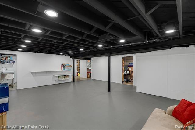 Builiding view twenty one for 2731 Crooks, Royal Oak, MI. 48073