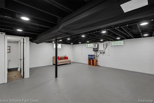 Builiding view twenty for 2731 Crooks, Royal Oak, MI. 48073