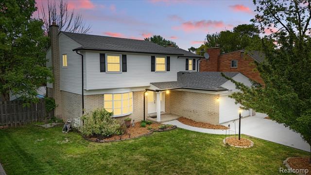 front view for 17380 Nadora St, Southfield, Mi. 48076