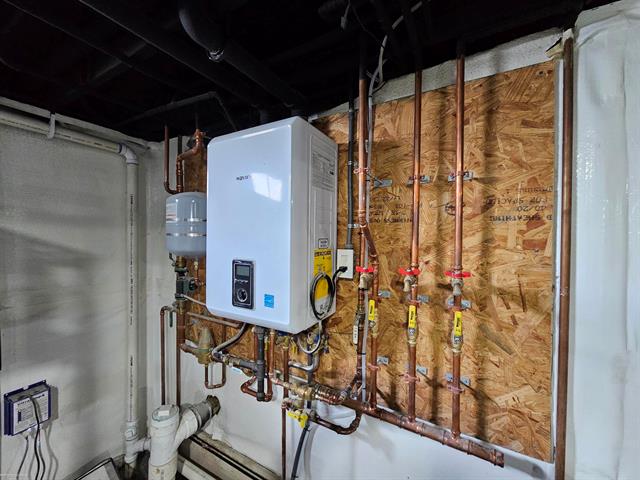 Builiding view fourteen for 19245 Eldridge, Southfield, MI. 48076