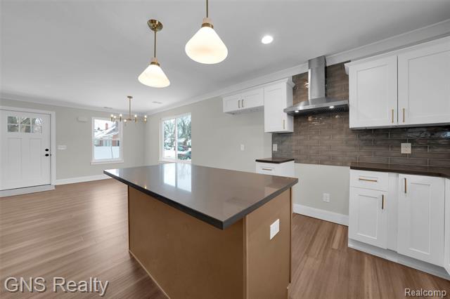 Builiding view eighteen for 718 Devillen, Royal Oak, MI. 48073