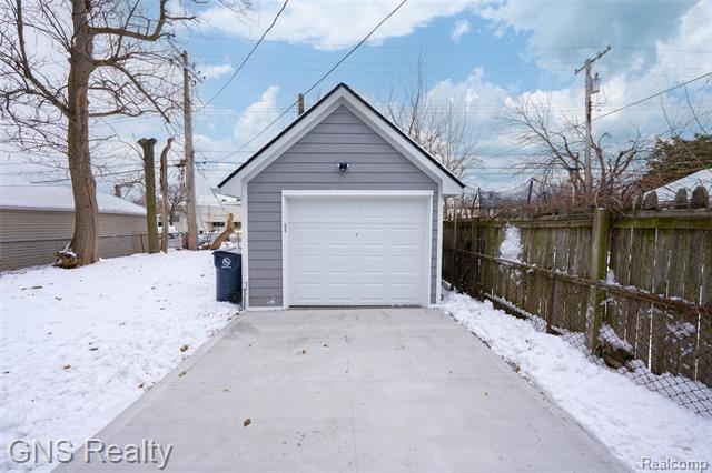 Builiding view five for 718 Devillen, Royal Oak, MI. 48073