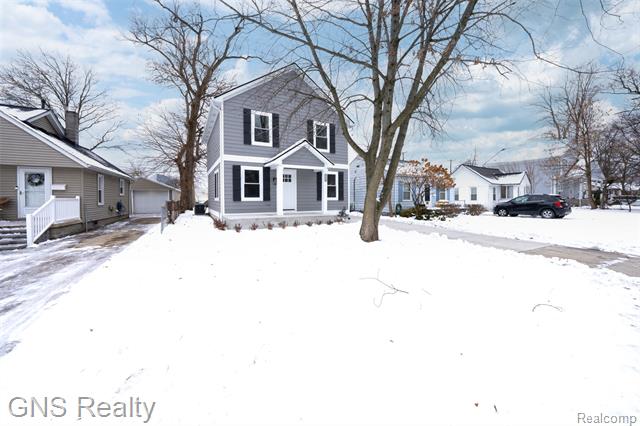 Builiding view one for 718 Devillen, Royal Oak, MI. 48073