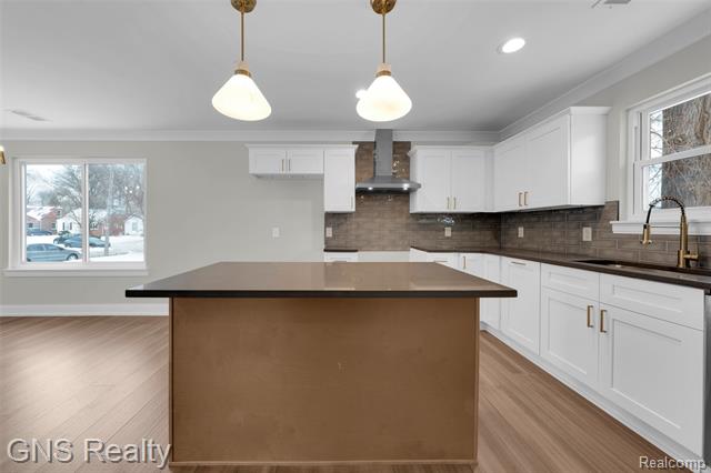 Builiding view seventeen for 718 Devillen, Royal Oak, MI. 48073