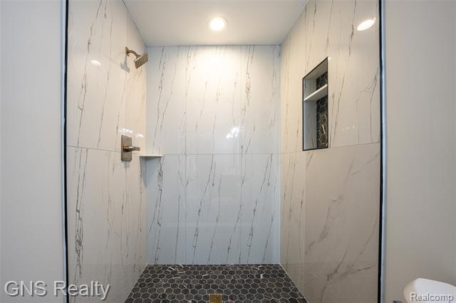 Builiding view twenty nine for 718 Devillen, Royal Oak, MI. 48073