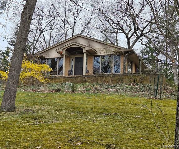 front view for 31230 Old Trail Ct, Franklin, Mi. 48025