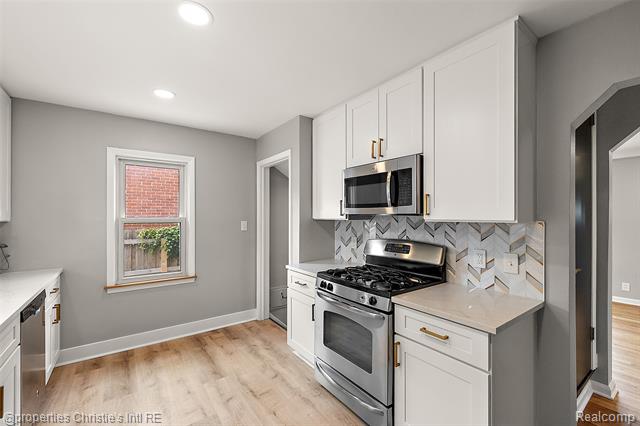 Builiding view eleven for 3022 N Blair, Royal Oak, MI. 48073