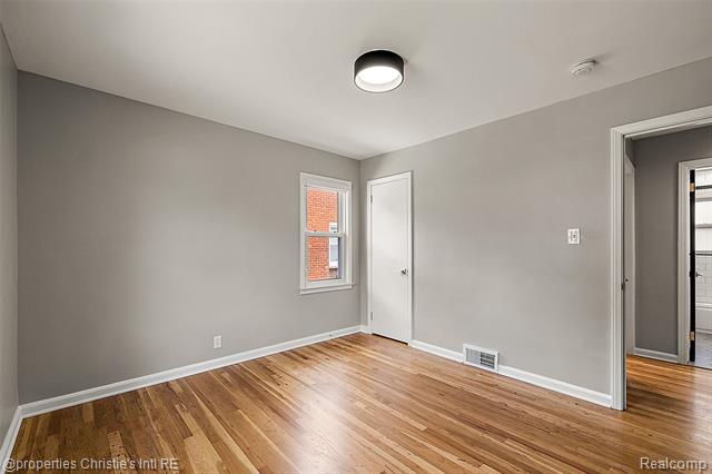 Builiding view seventeen for 3022 N Blair, Royal Oak, MI. 48073