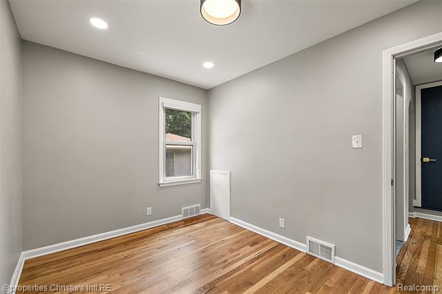 Builiding view twenty one for 3022 N Blair, Royal Oak, MI. 48073