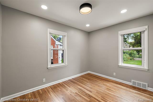 Builiding view twenty for 3022 N Blair, Royal Oak, MI. 48073