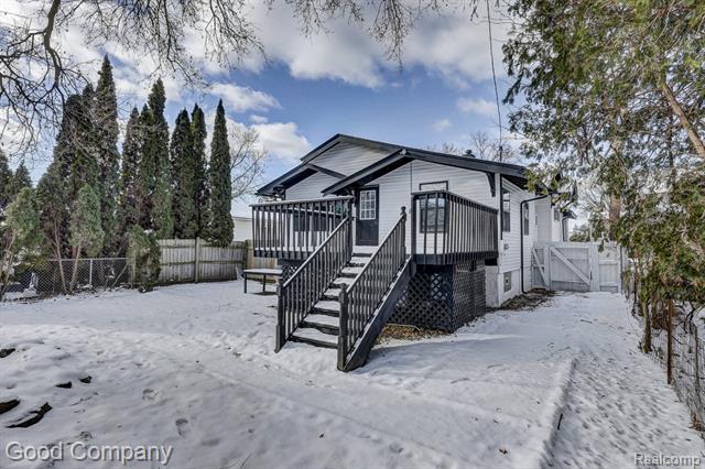 Builiding view fifty nine for 3110 N Main, Royal Oak, MI. 48073