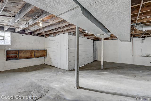 Builiding view fifty one for 3110 N Main, Royal Oak, MI. 48073