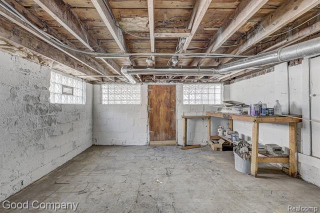 Builiding view fifty two for 3110 N Main, Royal Oak, MI. 48073