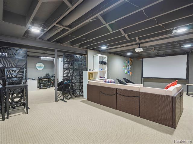 Builiding view nineteen for 19938 S Waltham, Franklin, MI. 48025