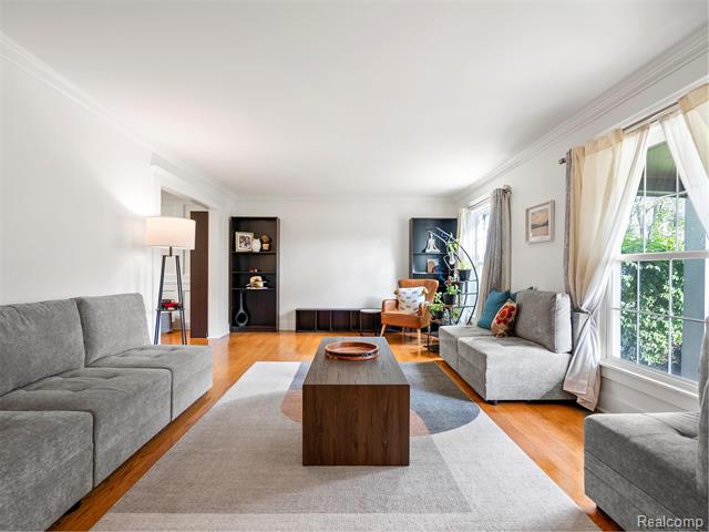 Builiding view one for 19938 S Waltham, Franklin, MI. 48025