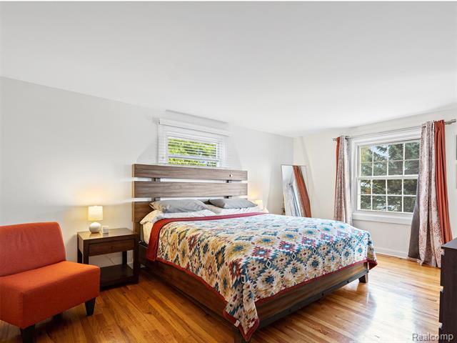 Builiding view ten for 19938 S Waltham, Franklin, MI. 48025