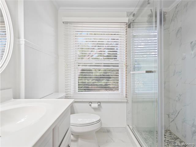 Builiding view thirteen for 19938 S Waltham, Franklin, MI. 48025