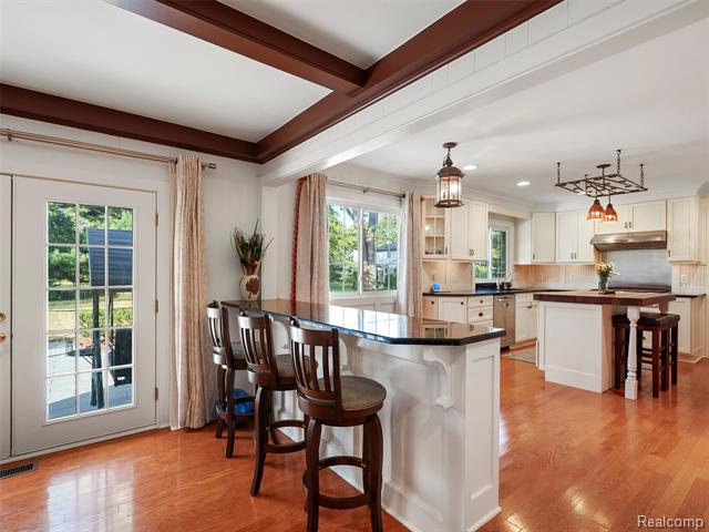 Builiding view thirty for 19938 S Waltham, Franklin, MI. 48025