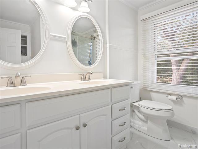 Builiding view twelve for 19938 S Waltham, Franklin, MI. 48025