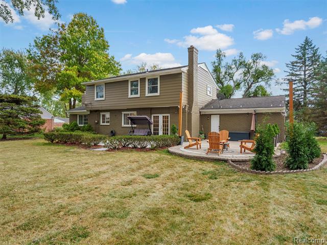 Builiding view twenty three for 19938 S Waltham, Franklin, MI. 48025