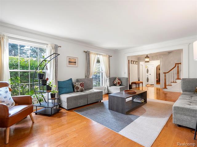 Builiding view two for 19938 S Waltham, Franklin, MI. 48025