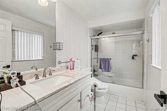 Builiding view fourteen for 29261 Marshall, Southfield, MI. 48076
