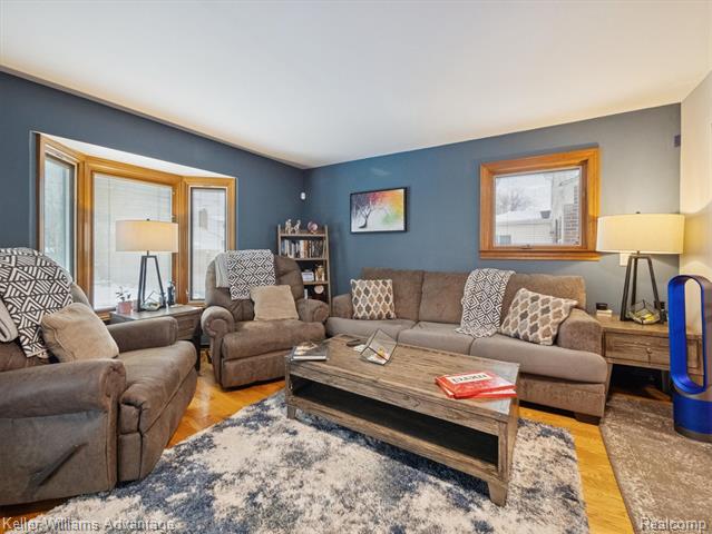 Builiding view eighteen for 3107 Maplewood, Royal Oak, MI. 48073