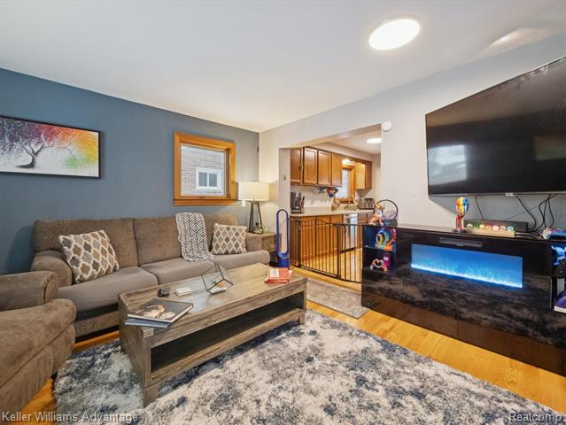 Builiding view nineteen for 3107 Maplewood, Royal Oak, MI. 48073