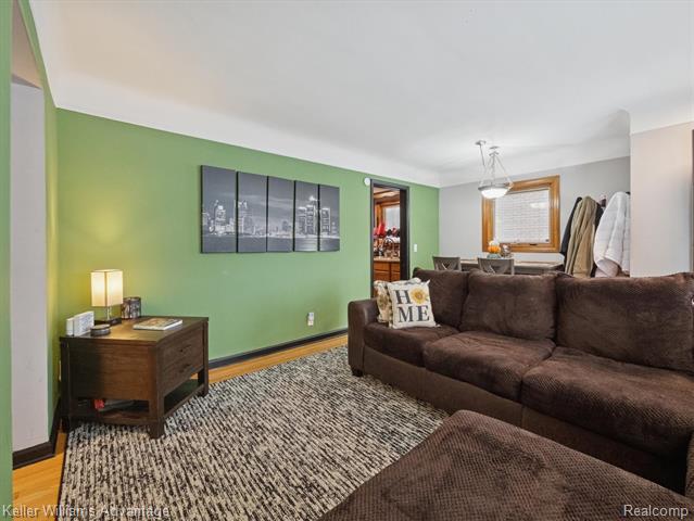 Builiding view seven for 3107 Maplewood, Royal Oak, MI. 48073