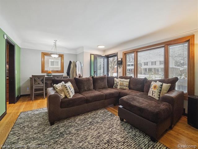 Builiding view six for 3107 Maplewood, Royal Oak, MI. 48073