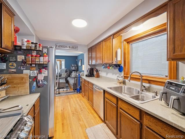 Builiding view thirteen for 3107 Maplewood, Royal Oak, MI. 48073