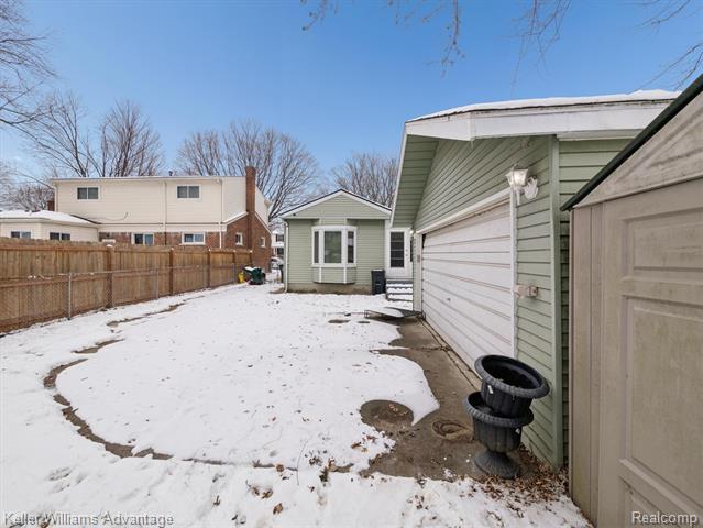 Builiding view thirty five for 3107 Maplewood, Royal Oak, MI. 48073