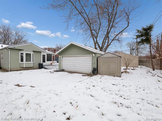 Builiding view thirty four for 3107 Maplewood, Royal Oak, MI. 48073