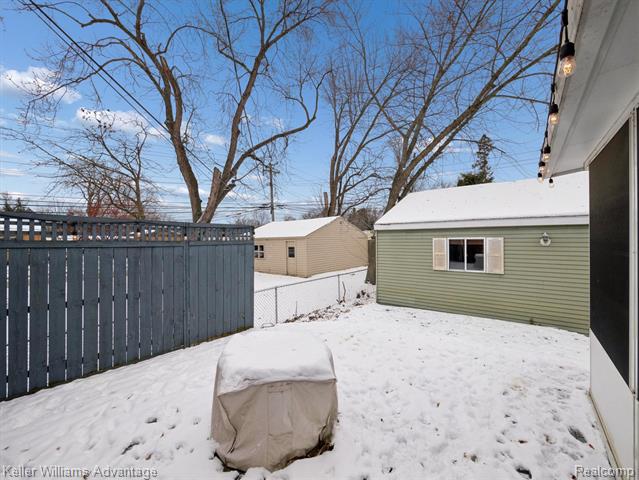 Builiding view thirty nine for 3107 Maplewood, Royal Oak, MI. 48073