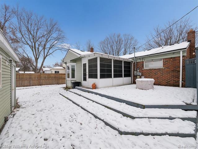 Builiding view thirty six for 3107 Maplewood, Royal Oak, MI. 48073